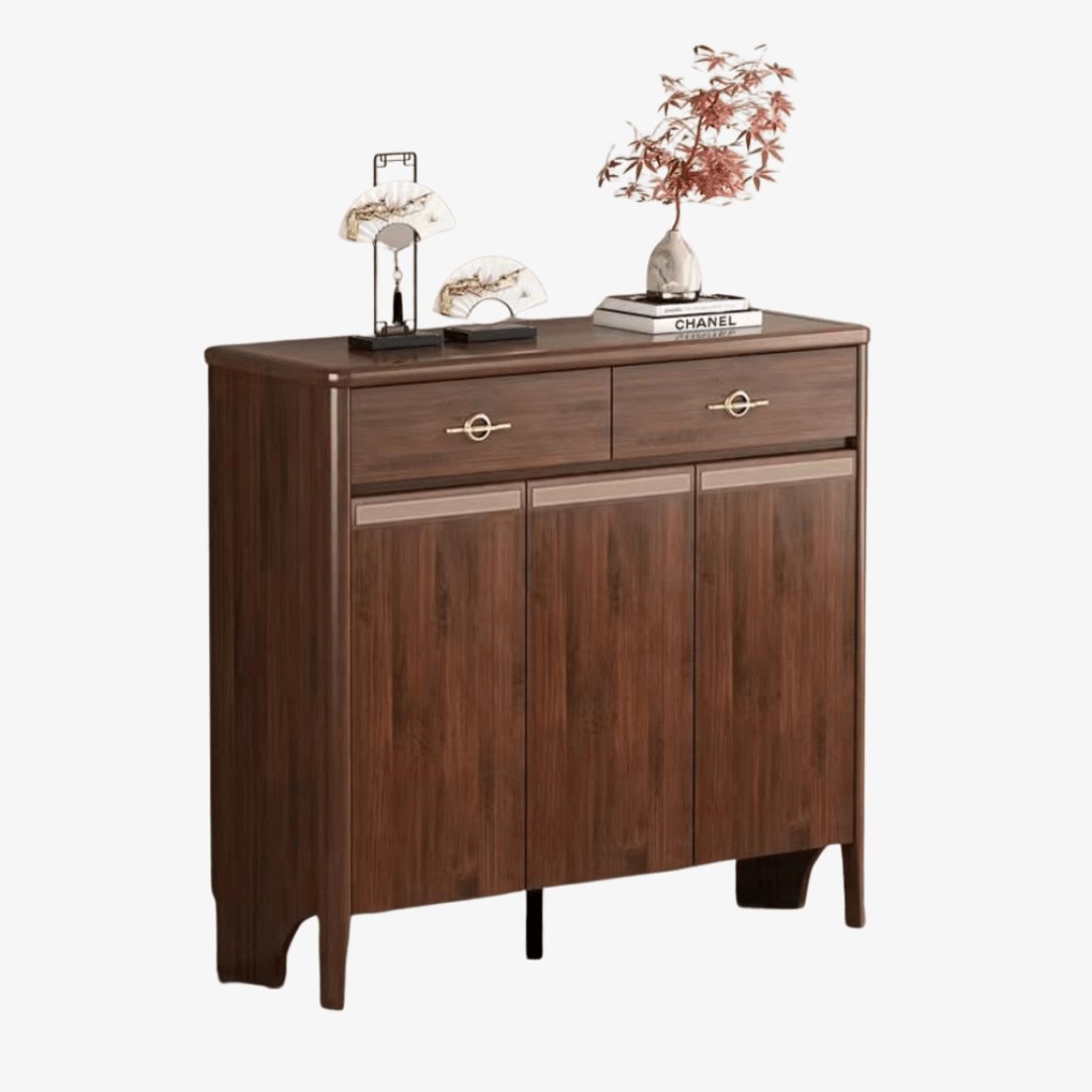 Buffet élégant avec détails métalliques dorés